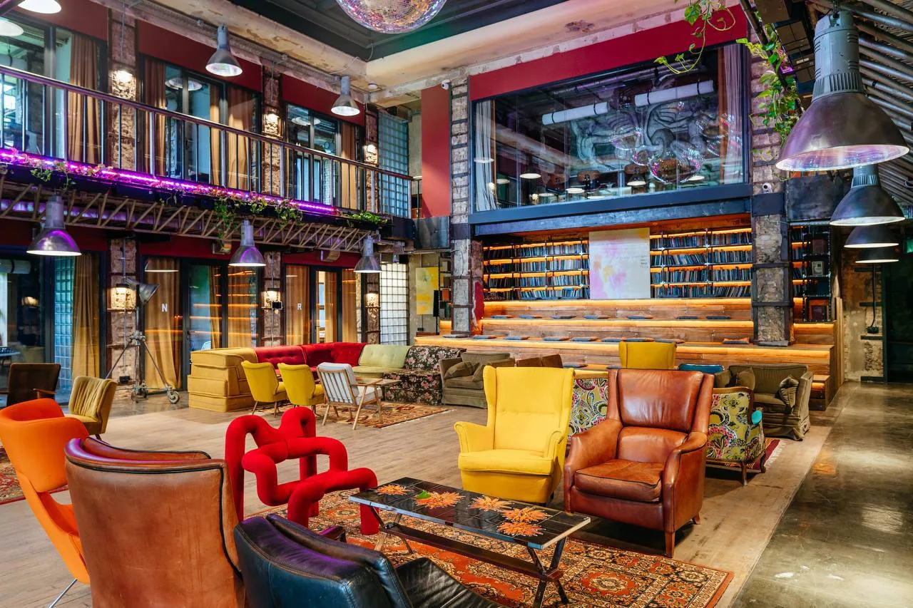 GNRTR Modern Lounge & Coworking Atmosphere